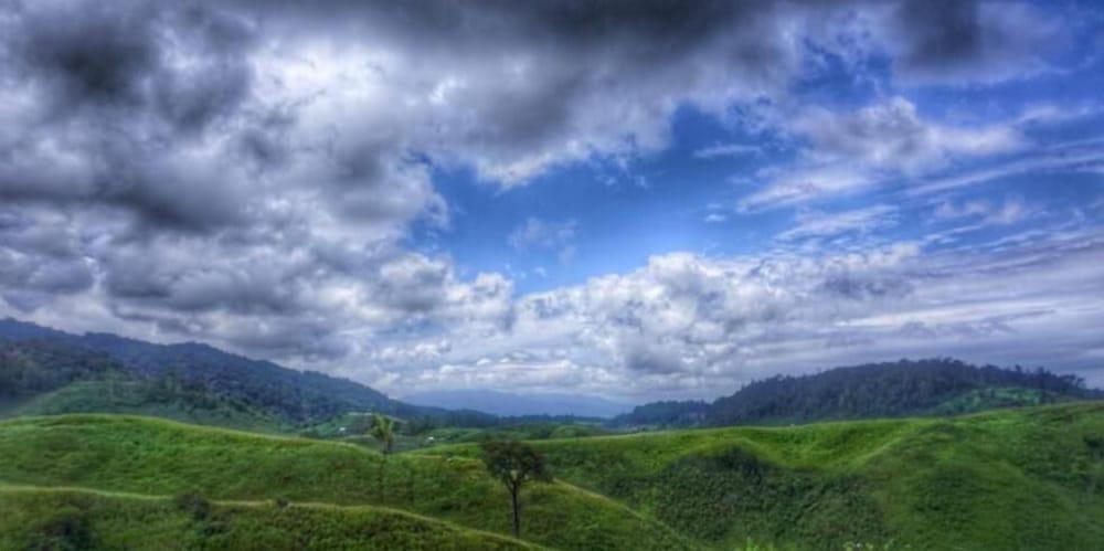 Hotel Santika Luwuk - Sulawesi Tengah Buitenkant foto