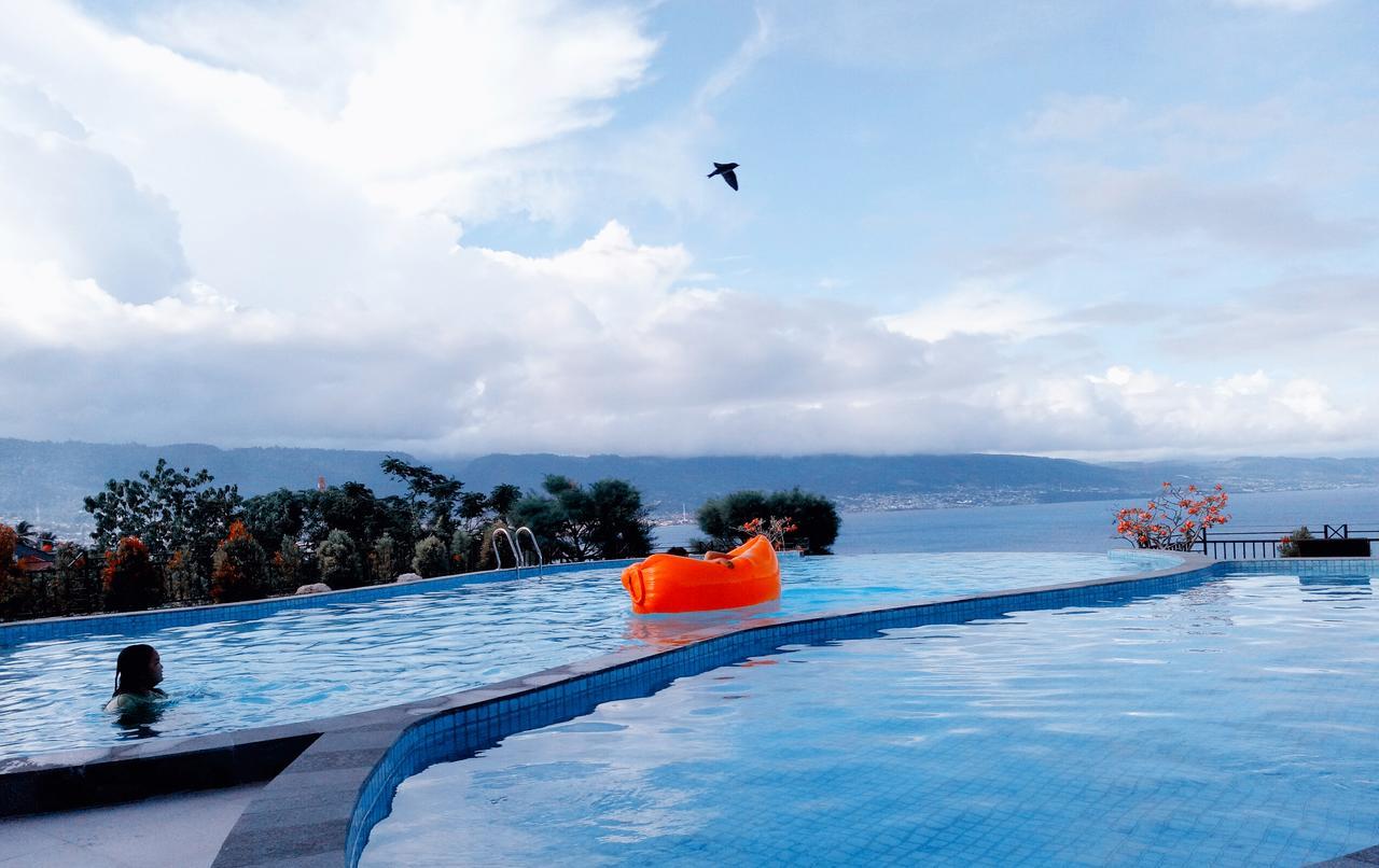 Hotel Santika Luwuk - Sulawesi Tengah Buitenkant foto