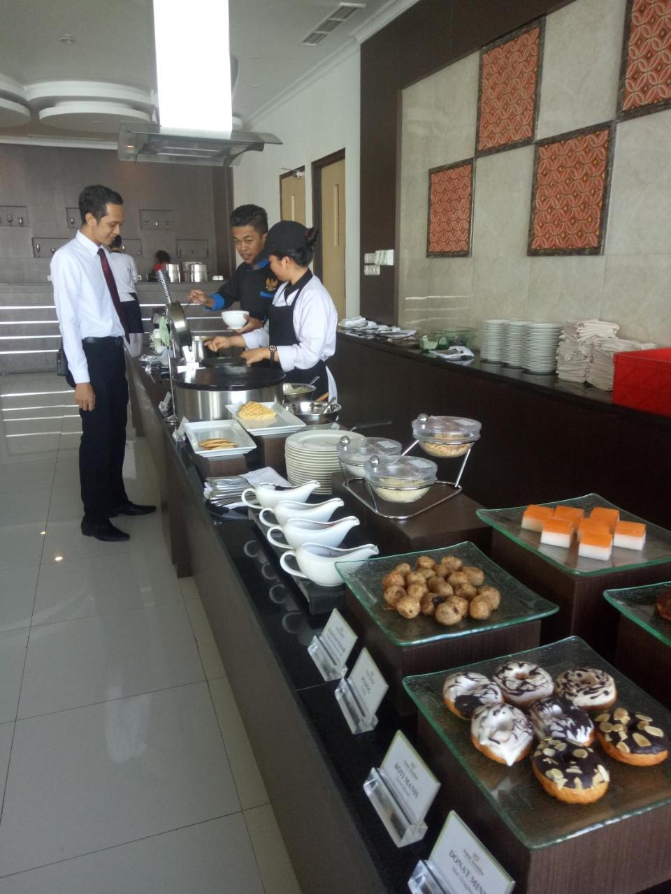 Hotel Santika Luwuk - Sulawesi Tengah Buitenkant foto