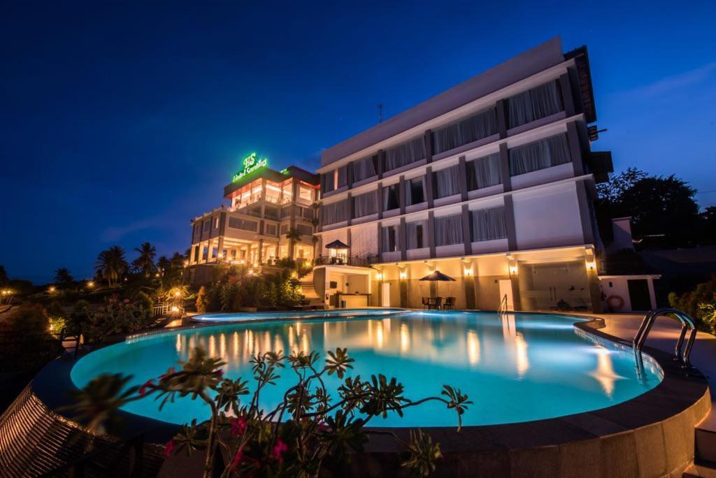 Hotel Santika Luwuk - Sulawesi Tengah Buitenkant foto