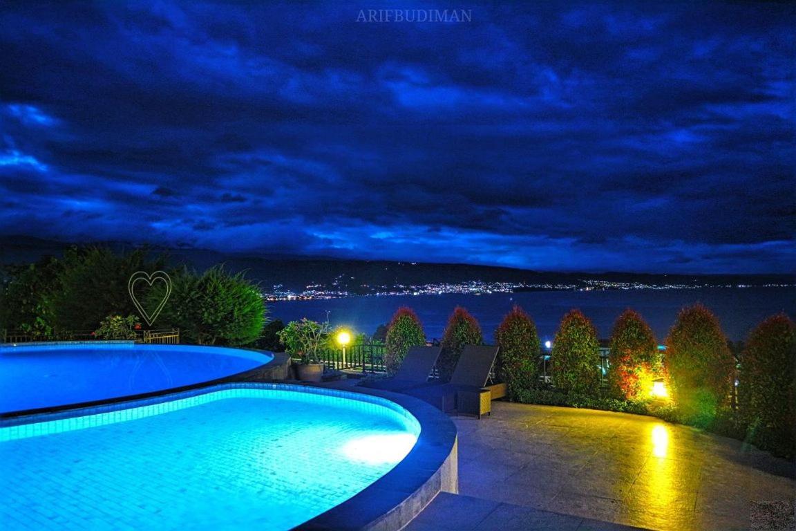 Hotel Santika Luwuk - Sulawesi Tengah Buitenkant foto