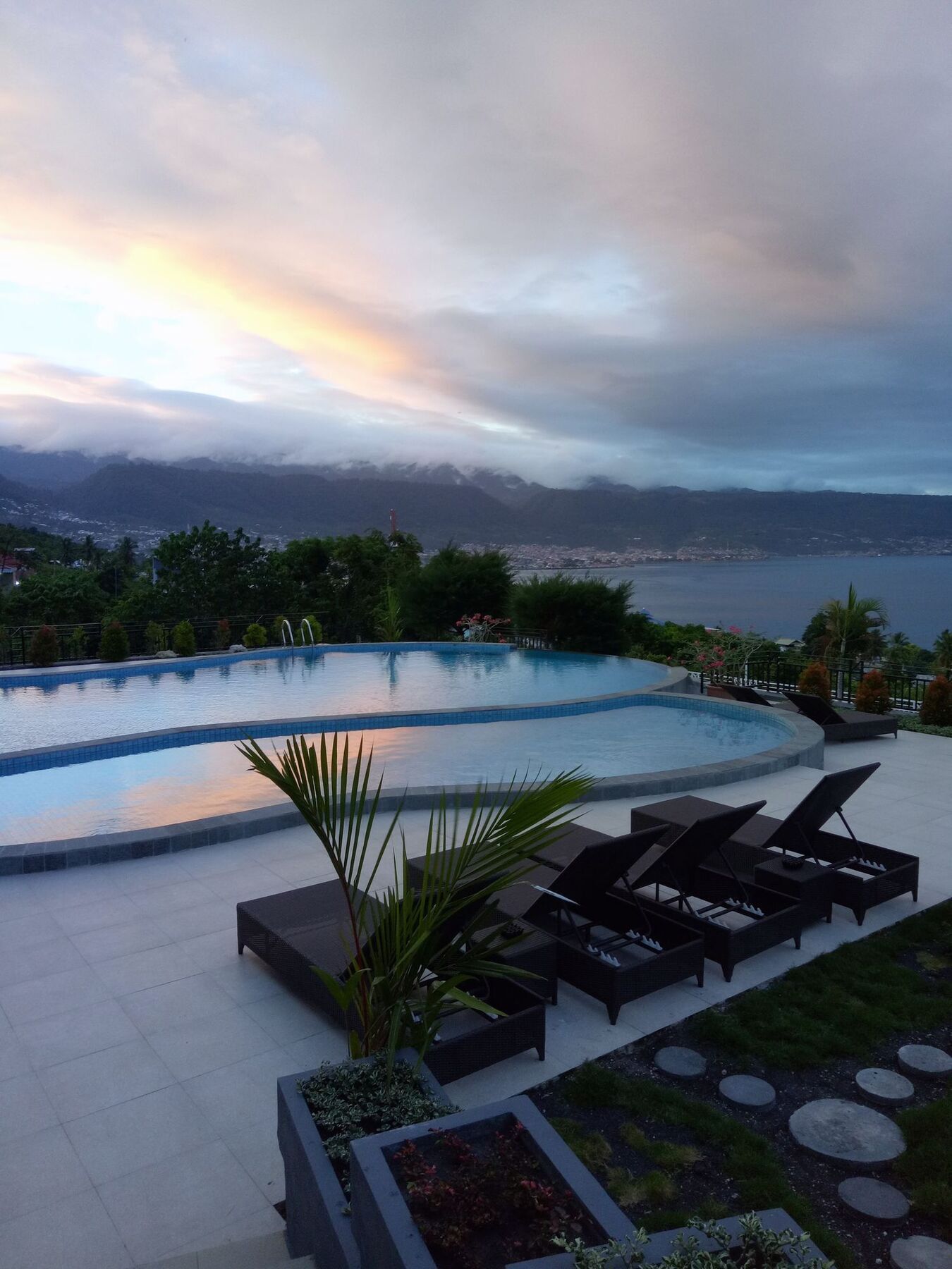 Hotel Santika Luwuk - Sulawesi Tengah Buitenkant foto