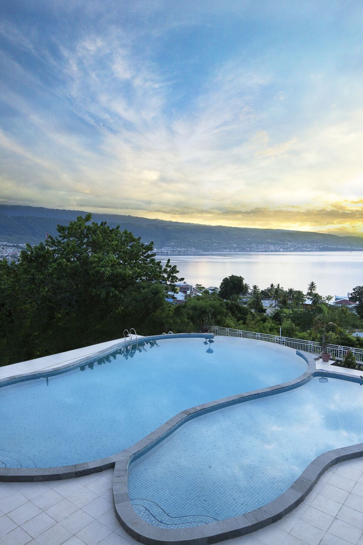 Hotel Santika Luwuk - Sulawesi Tengah Buitenkant foto