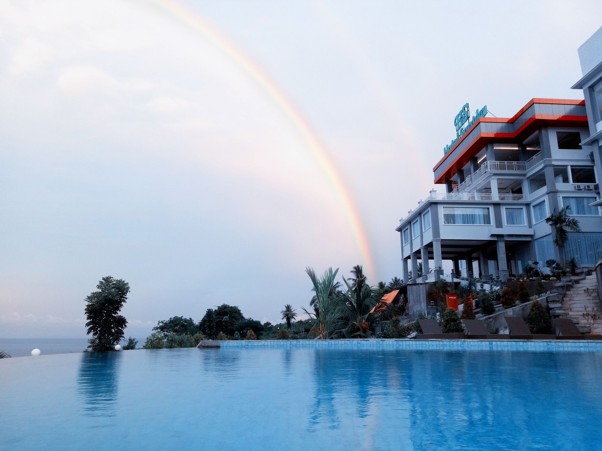 Hotel Santika Luwuk - Sulawesi Tengah Buitenkant foto