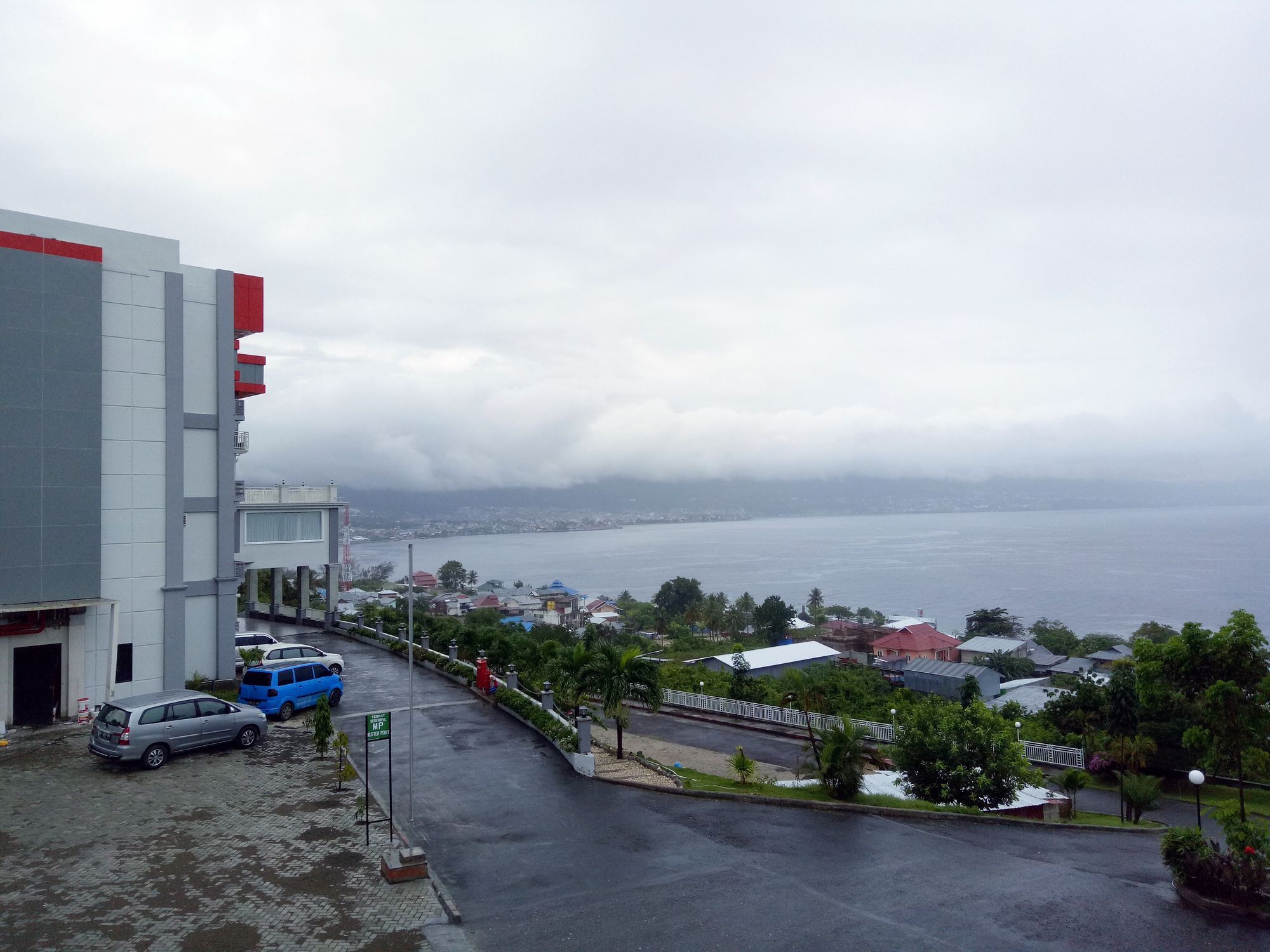 Hotel Santika Luwuk - Sulawesi Tengah Buitenkant foto