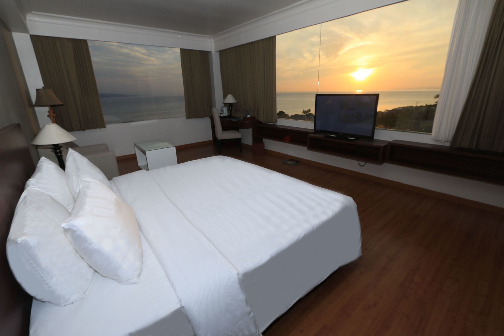 Hotel Santika Luwuk - Sulawesi Tengah Buitenkant foto