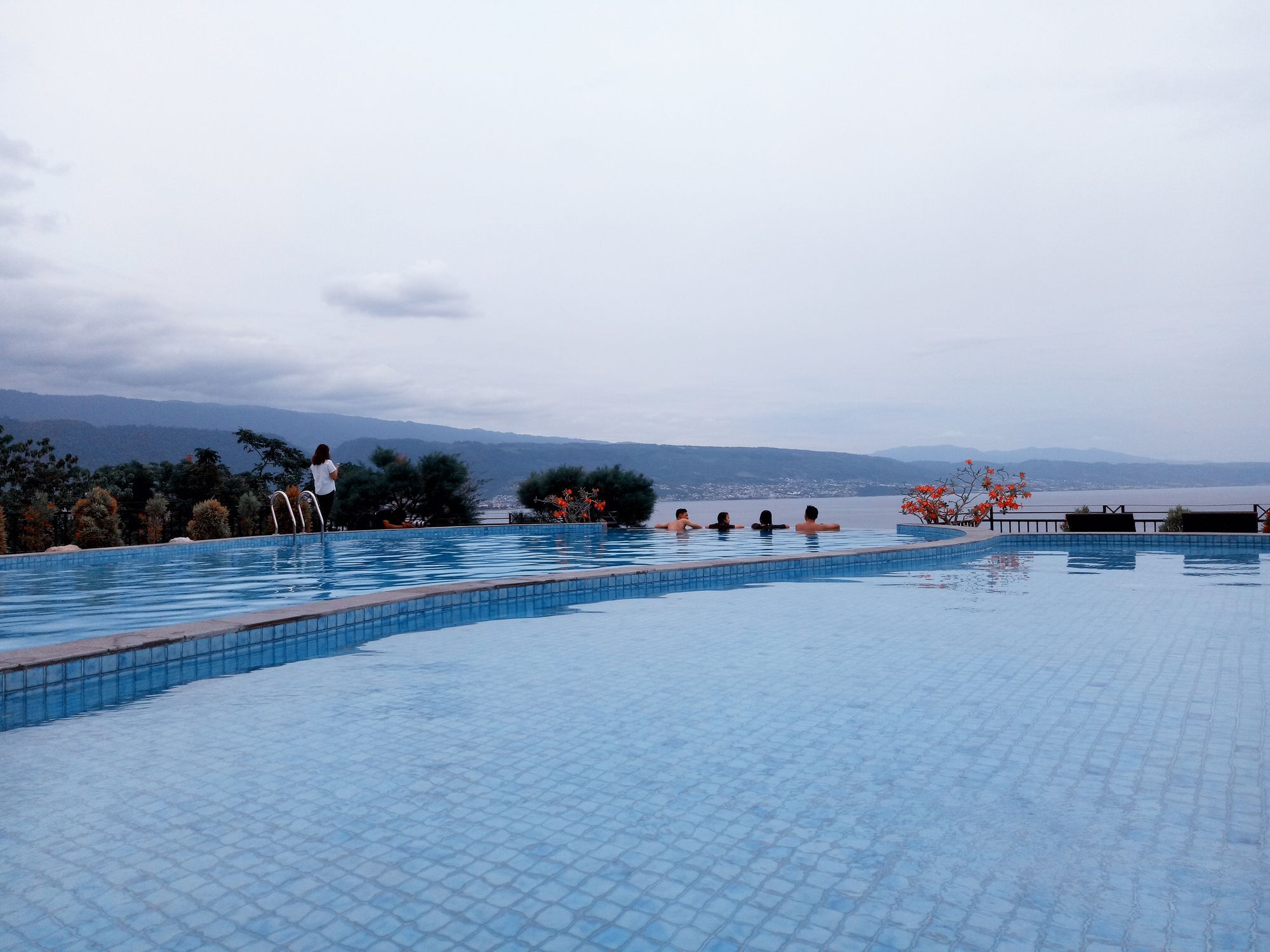 Hotel Santika Luwuk - Sulawesi Tengah Buitenkant foto