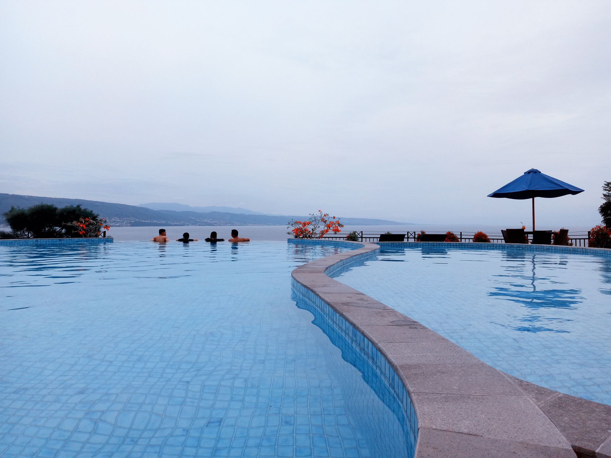 Hotel Santika Luwuk - Sulawesi Tengah Buitenkant foto
