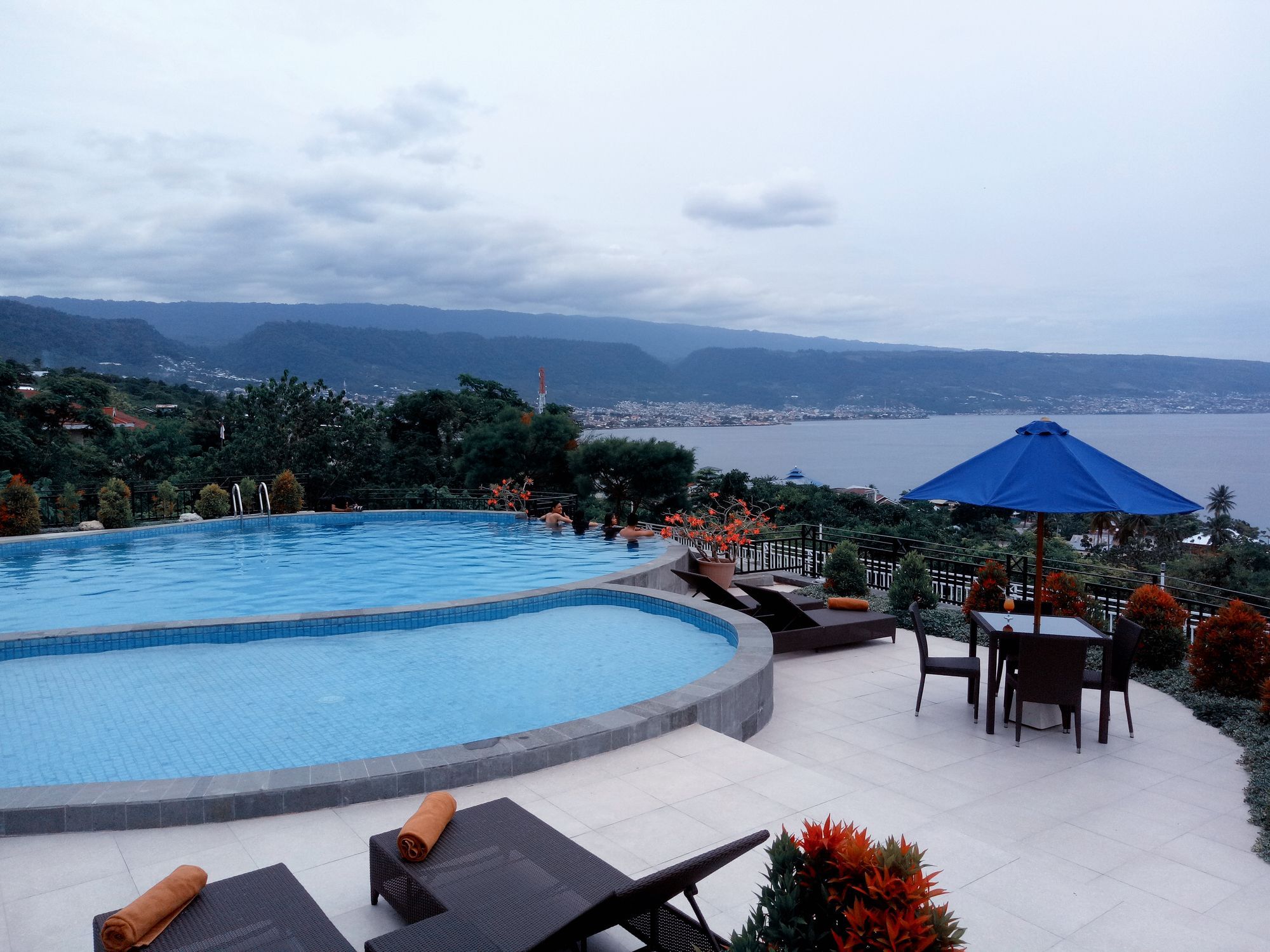 Hotel Santika Luwuk - Sulawesi Tengah Buitenkant foto